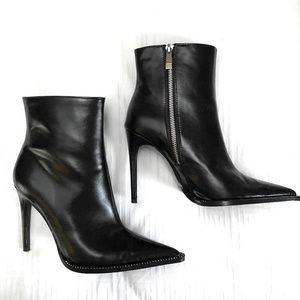 Pointed toe Zara black shiny heeled boots 38